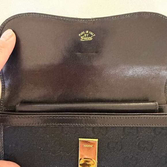Vintage Gucci Black Leather wallet with signature GG’s - Picture 8 of 13